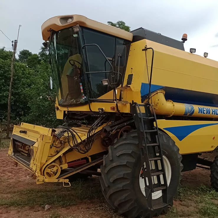 Colheitadeira New Holland TC5090